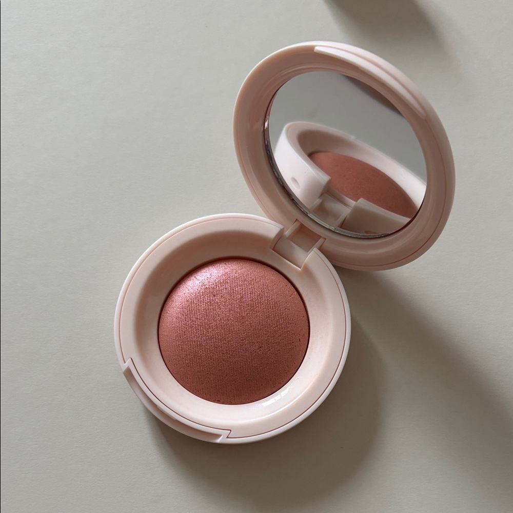 Rare Beuty Hope powder Blush Compact
